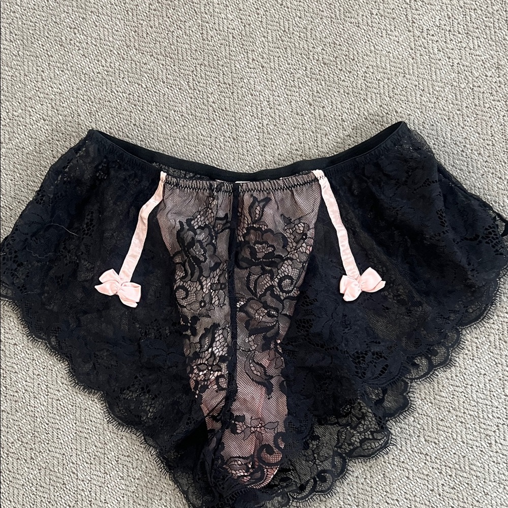 Victoria secret Elegant Black Lace Women's Panties NWT